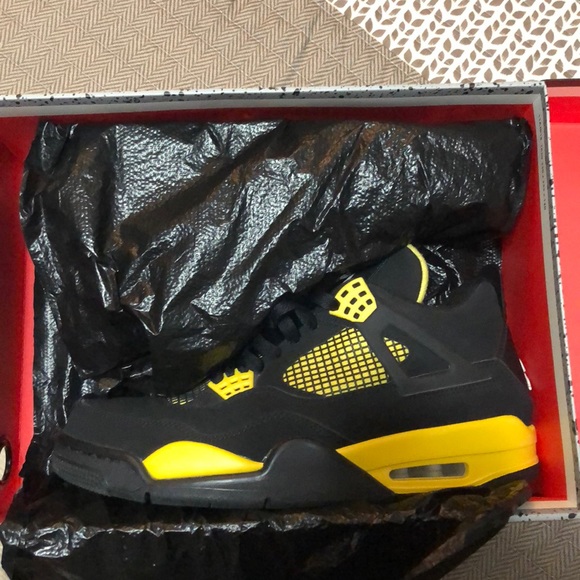 Jordan Other - Air Jordan 4 Retro Thunders